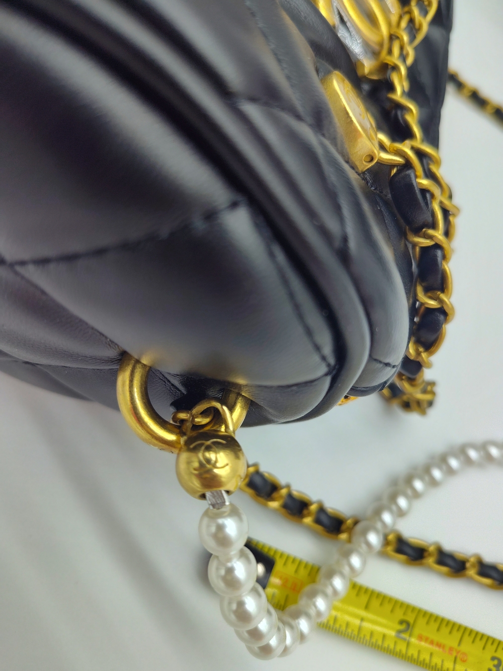 CHANEL Makeup Promotional Black Quilted Barrel Vanity Bag Pearl Chain Beaute - Picture 13 of 14